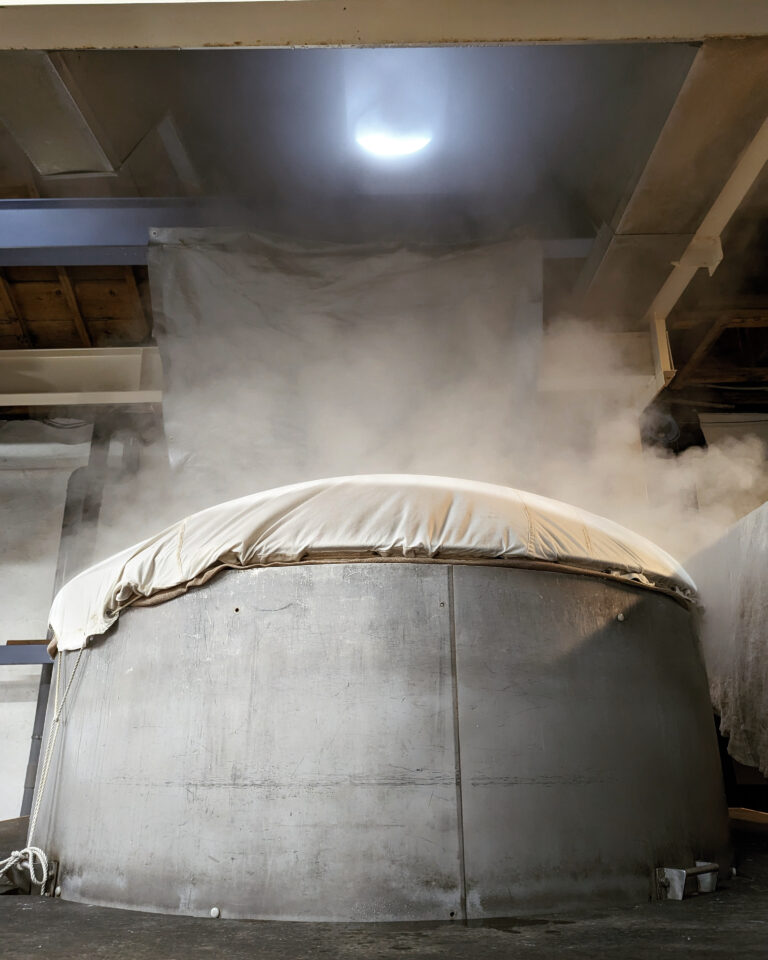 A steaming rice steamer for making Japanese sake