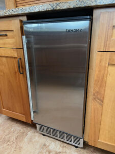 Euhomy ice machine installed between kitchen cabinets