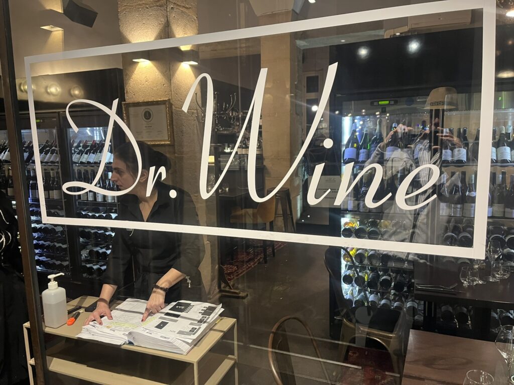 Front window of Dr. Wine restaurant in Dijon France