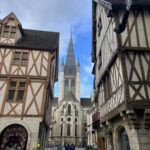the church in Dijon France flanked by two half-timbered houses