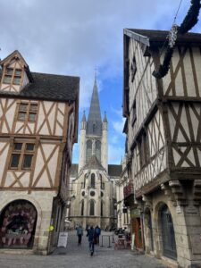 the church in Dijon France flanked by two half-timbered houses