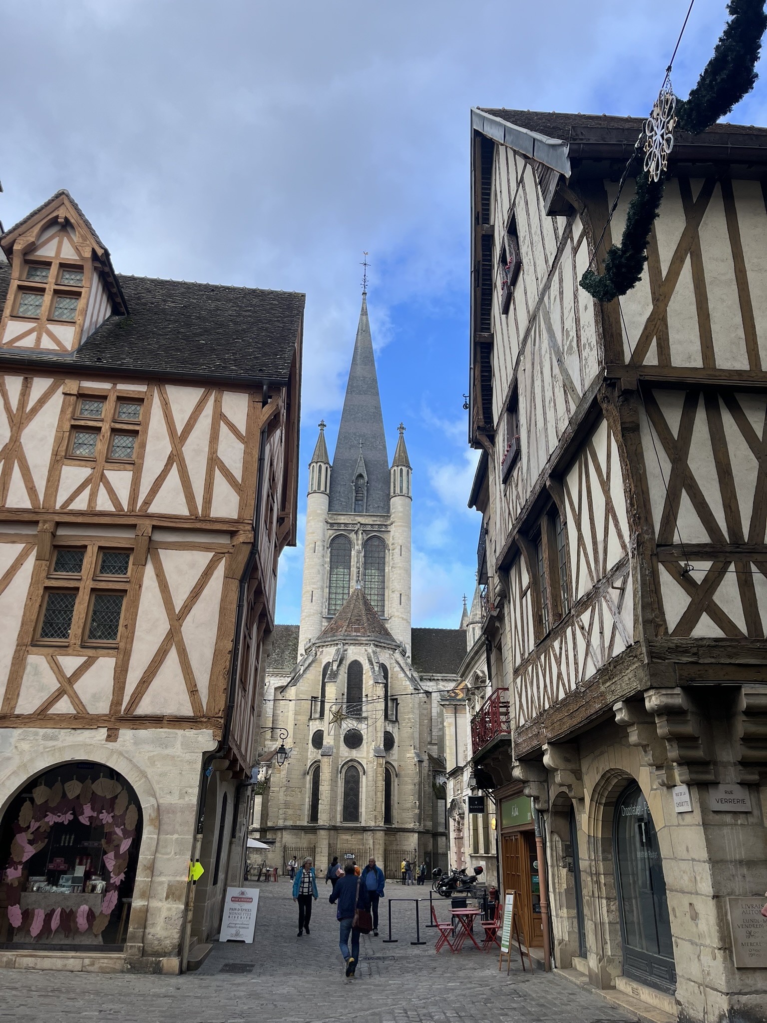 the church in Dijon France flanked by two half-timbered houses
