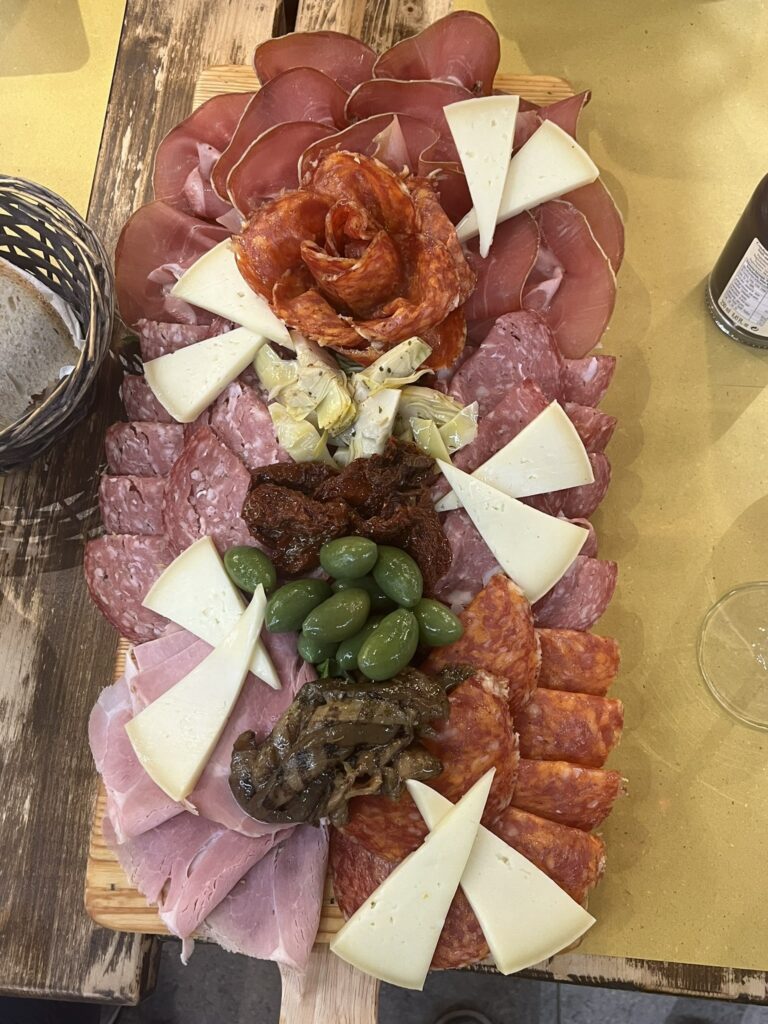 salumi e formaggi board, salami and cheese board