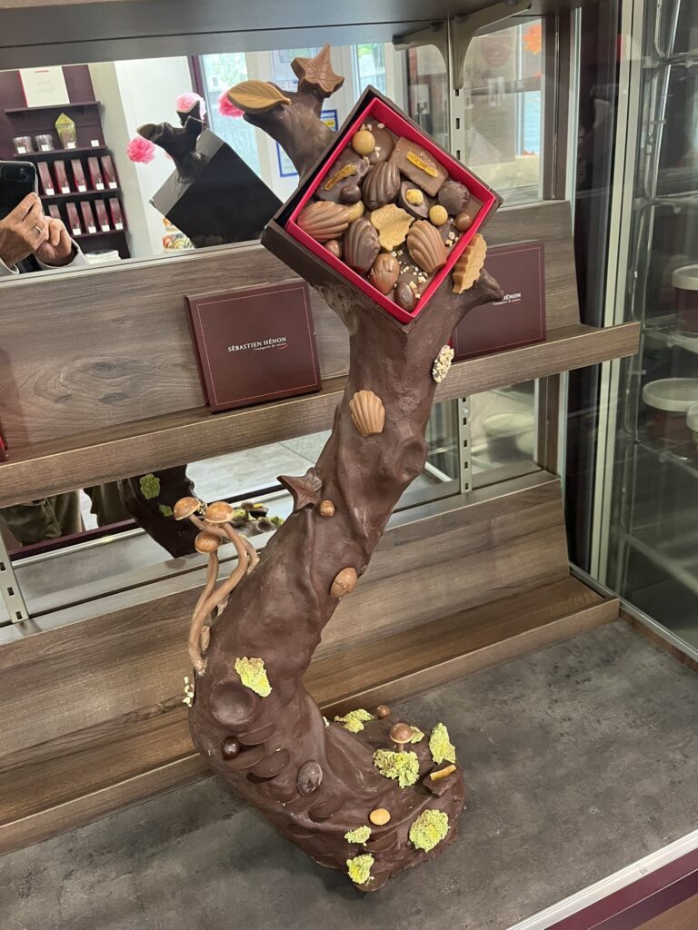 a tree sculpture made of chocolate