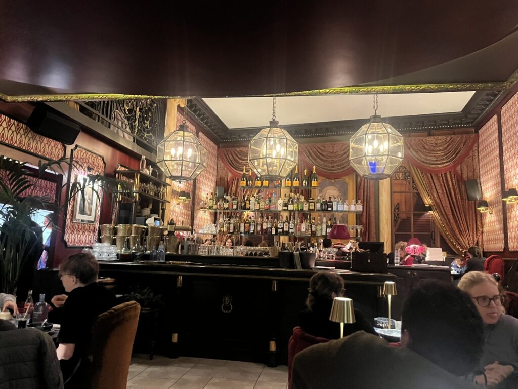 the bar at Speakeasy restaurant in Dijon France
