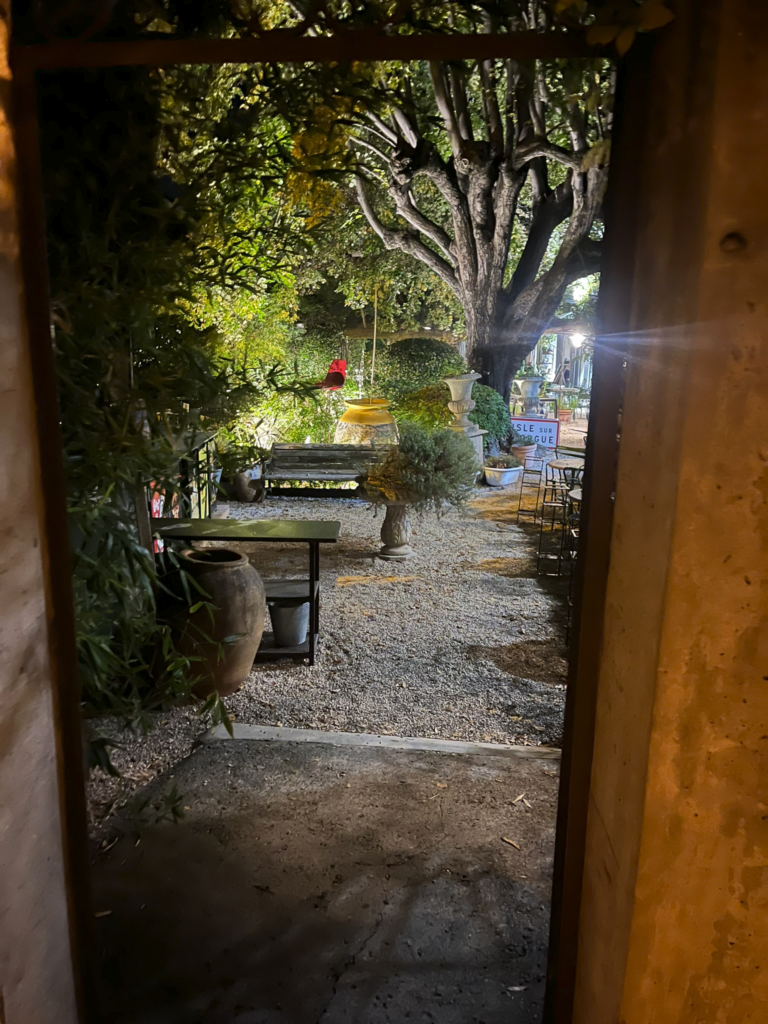 L'Atelier Du Jardin restaurant in L'Isle-sur-la-Sorgue, France