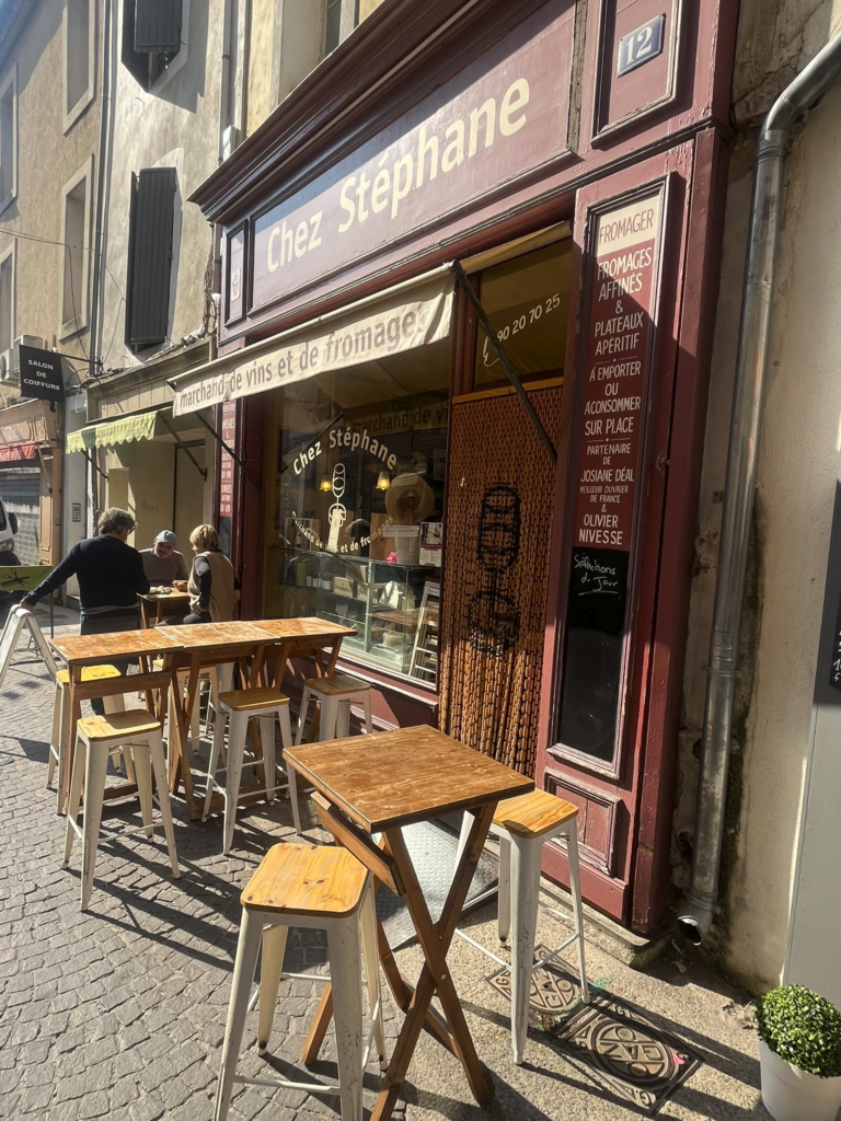 Chez Stéphane & Janique marchands de vins et de fromages in L'Isle-sur-la-Sorgue, France