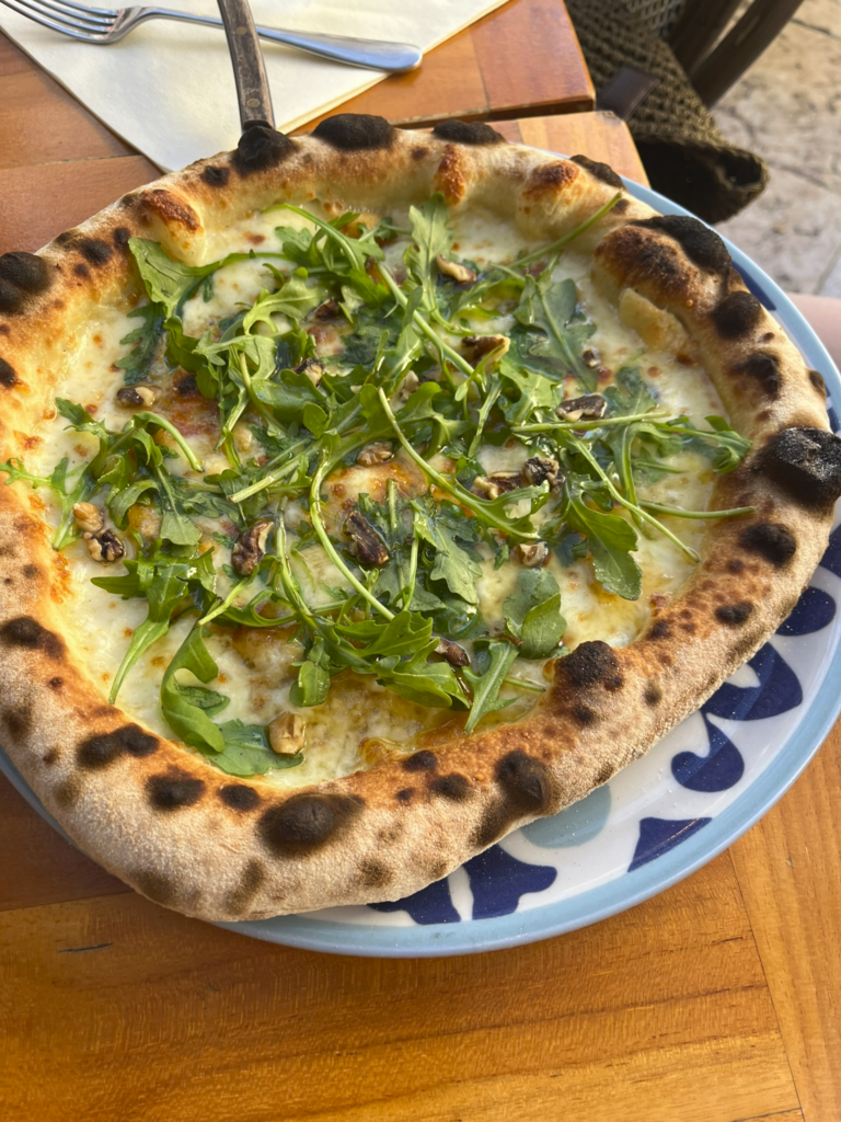 Pizza at Restaurant l'Ormeau in Lourmarin, France