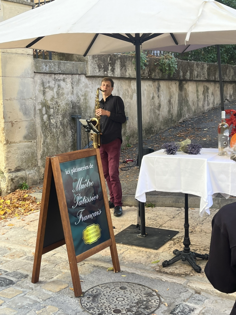 Music at Restaurant l'Ormeau in Lourmarin, France