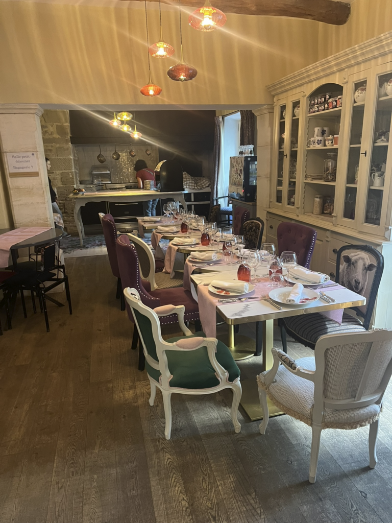 breakfast room at Le Clos Violette hotel in L'Isle-sur-la-Sorgue, France